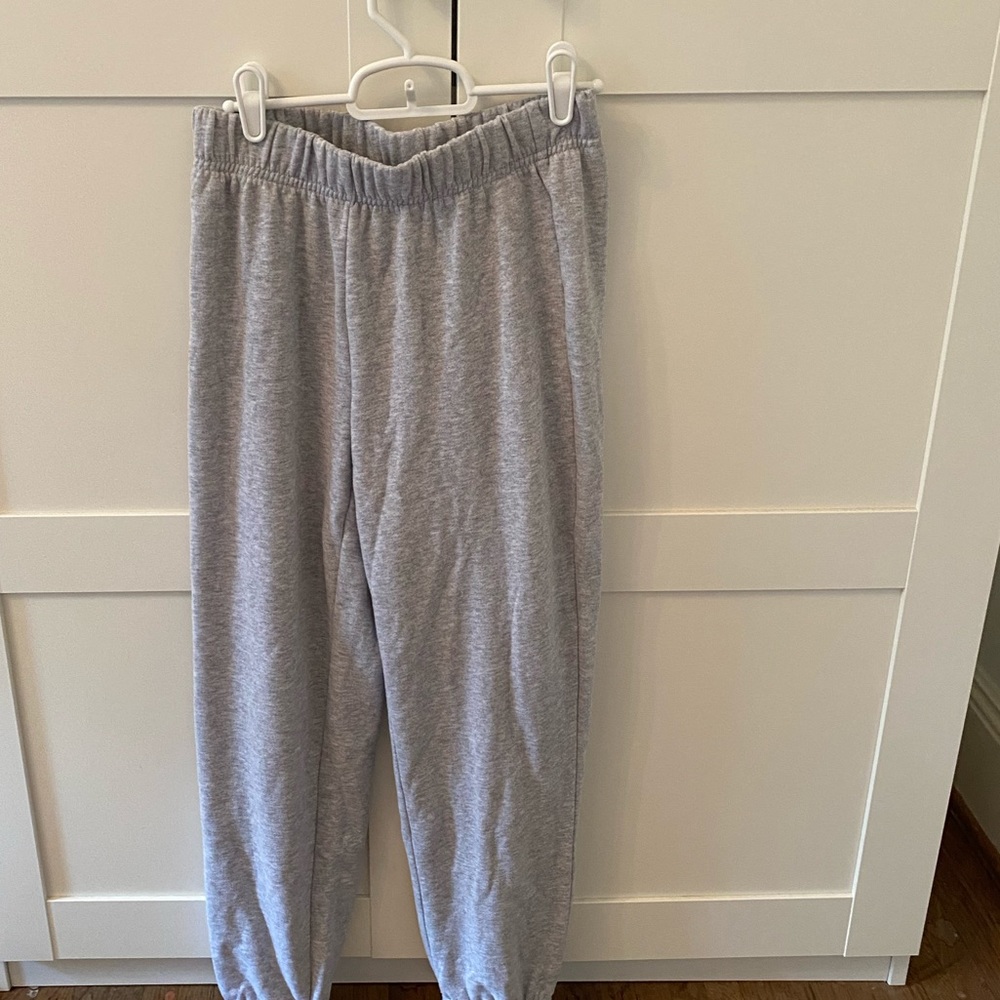 GRAY SWEATPANTS